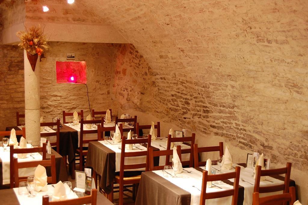 Hotel Du Donjon Champlitte-et-le-Prélot Kültér fotó